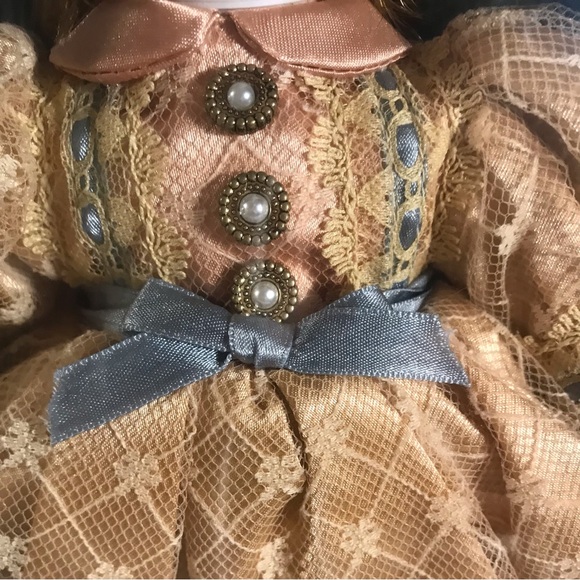 Vintage Grandma's Blessing Doll 1998 Hand-Painted Porcelain - Picture 7 of 8